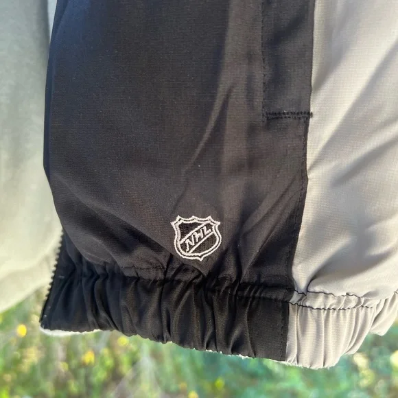 Youth (18/20) XL PHILADELPHIA FLYERS Black and Gray Jacket - Picture 3 of 7